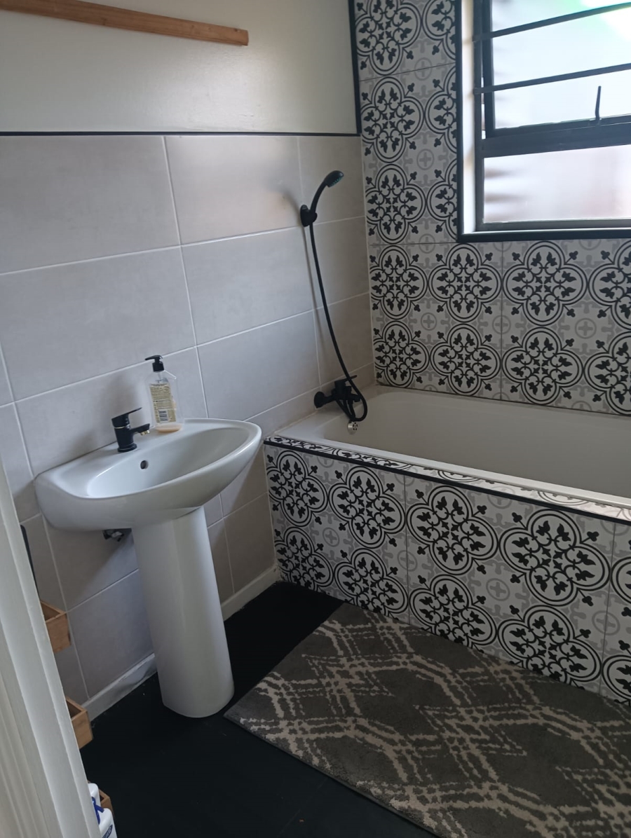 2 Bedroom Property for Sale in Hickmans River Eastern Cape